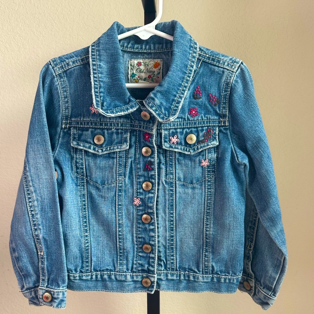 Vintage Old Navy Girls Embroidered Jean jacket- size 5T! Pre-loved and so cute!